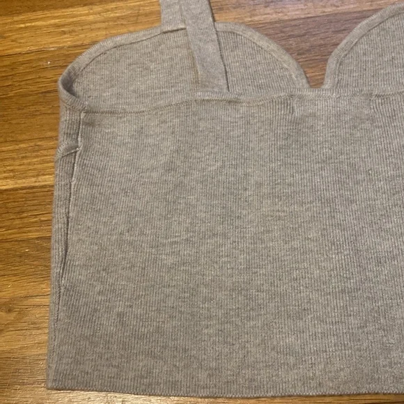 *last chance* NWOT. H&M | Women’s cropped grey/brown tank top. Never worn!! - Picture 13 of 15